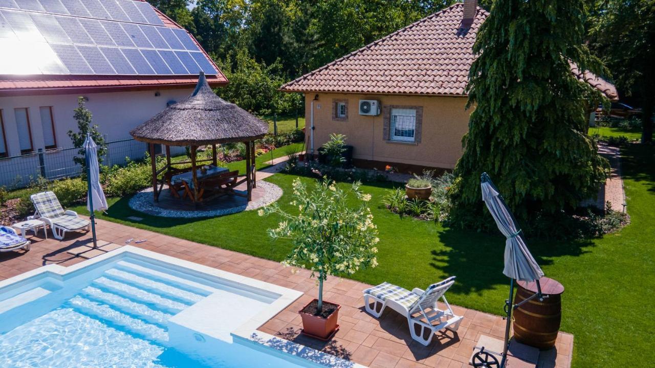 Szemes Villa Balatonszárszó Exterior foto